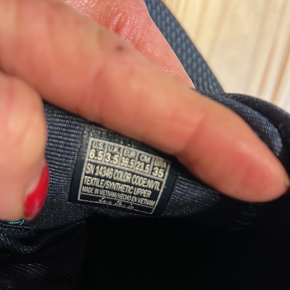 Size 6.5 Skechers goga mat technology sneakers - Picture 7 of 7